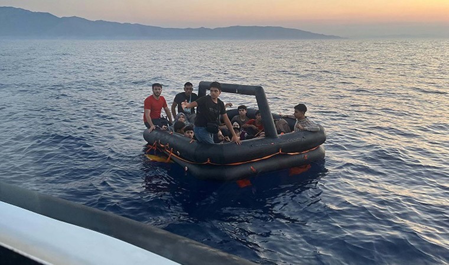 Datça’da 42 düzensiz göçmen kurtarıldı