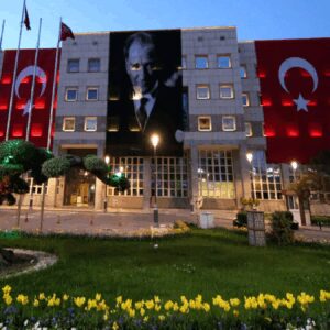 ihale degil peskes kik dur dedi segN5w1P