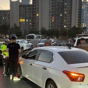 istanbulda aksamdan gece yarisina buyuk denetim 550 gozalti NmviGRAj