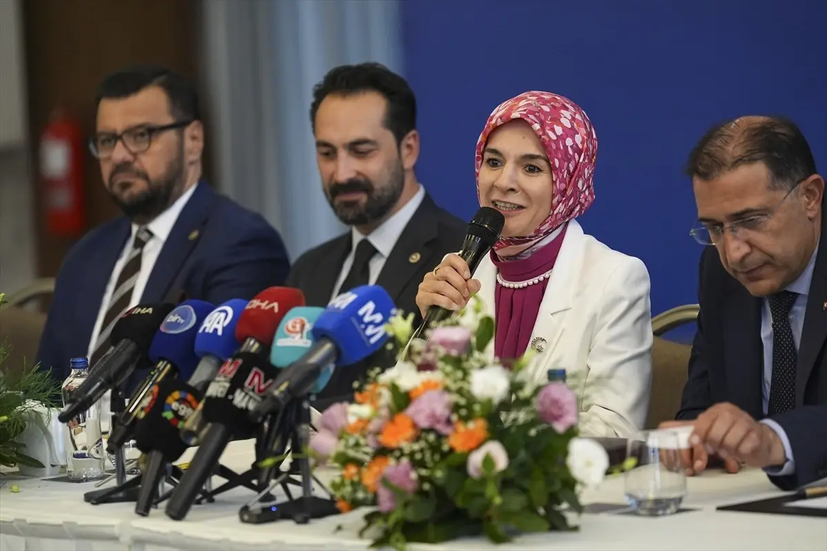 bakan goktas manisada turkiye yuzyili bulusmalari programinda konustu aciklamasi ZY1cTmgD