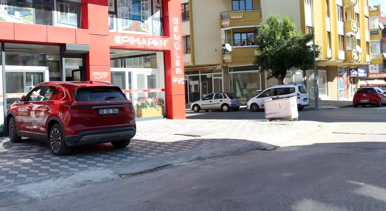 ispartada surekli trafik kazalari esnafi magdur ediyor CJFjg8mT