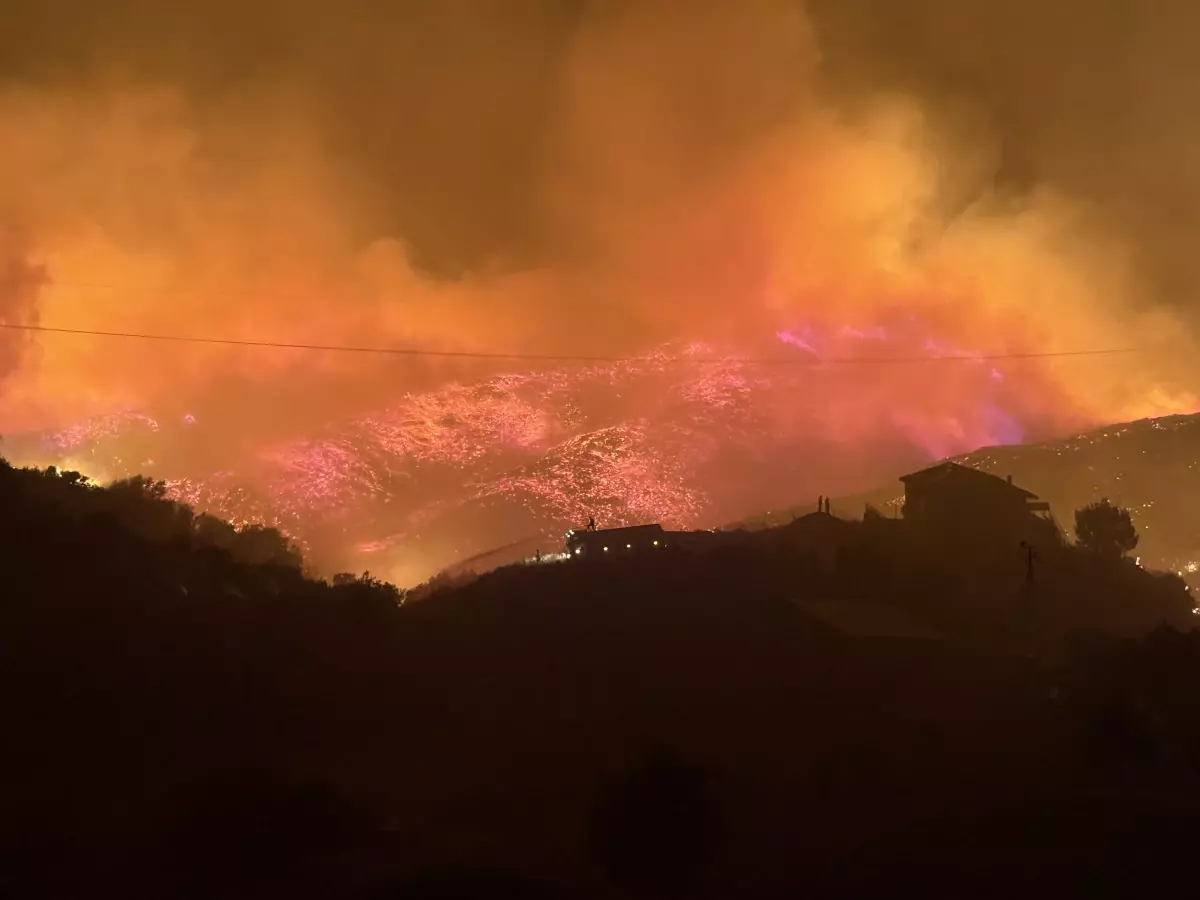 orman yangini iki mahalleyi tehdit ediyor n9lItmCX