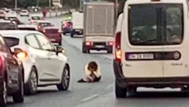 trafikte korku dolu anlar xvauWLxY