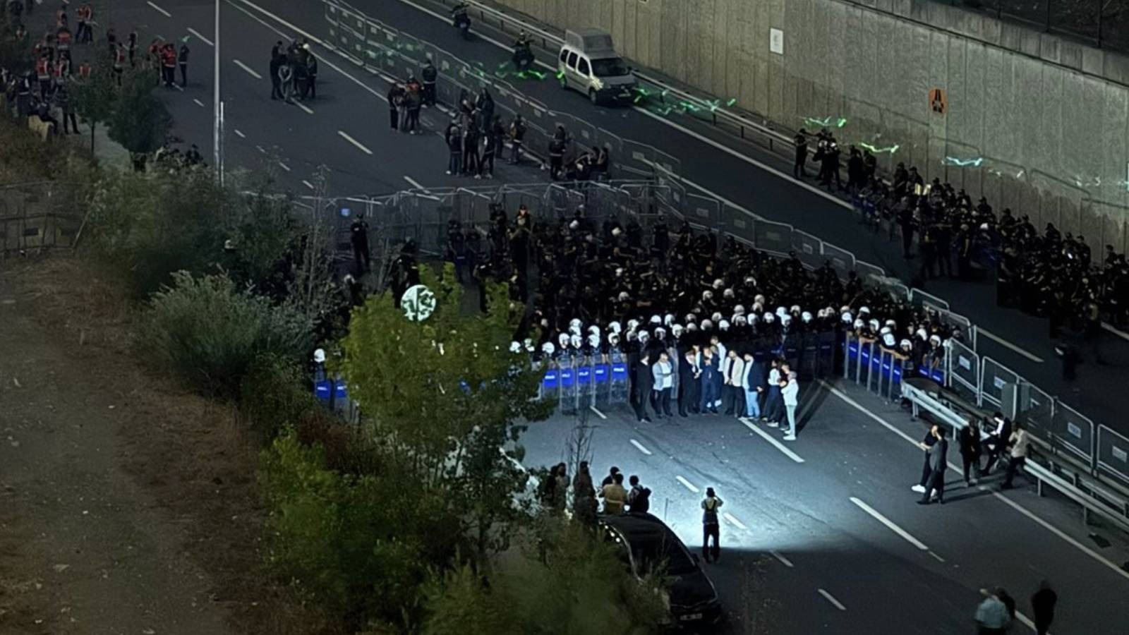 yesil sol parti 12 eylulun yil donumunde darbe uygulamalari P1G59rPB