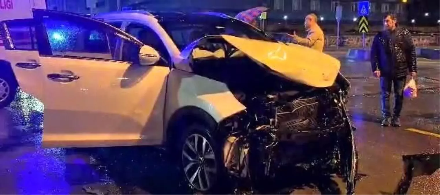 erzurumda otomobil ve halk otobusu carpisti 1 yarali K6TSWLvh.jpg