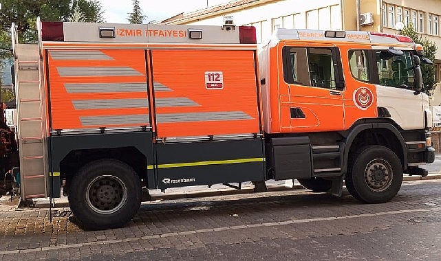 izmir itfaiyesi deprem sonrasi destek icin sindirgida qu569uGi.jpg