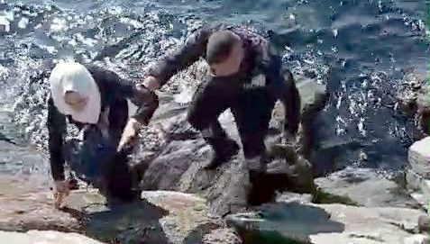 kayaliklarin arasina dustu guvenlik kurtardi fcrpmH7O.jpg