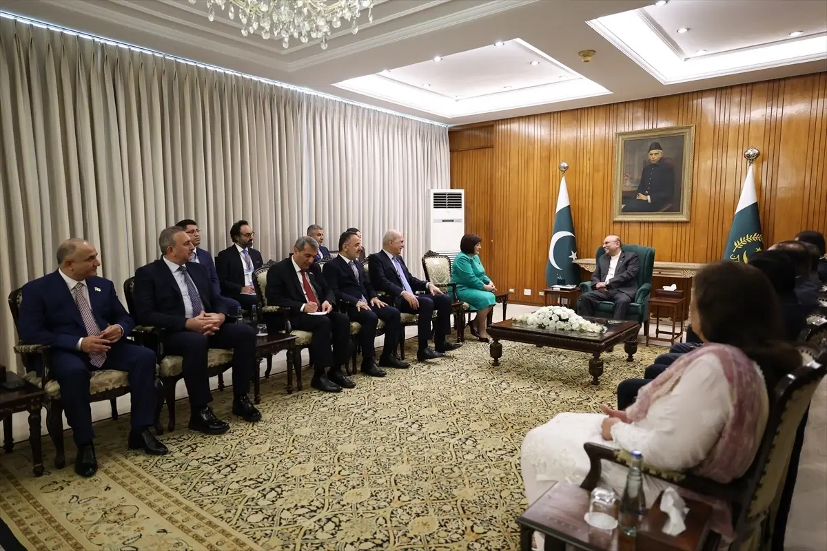 numan kurtulmus pakistan cumhurbaskani zerdari ile gorustu qECQOfs1.jpg