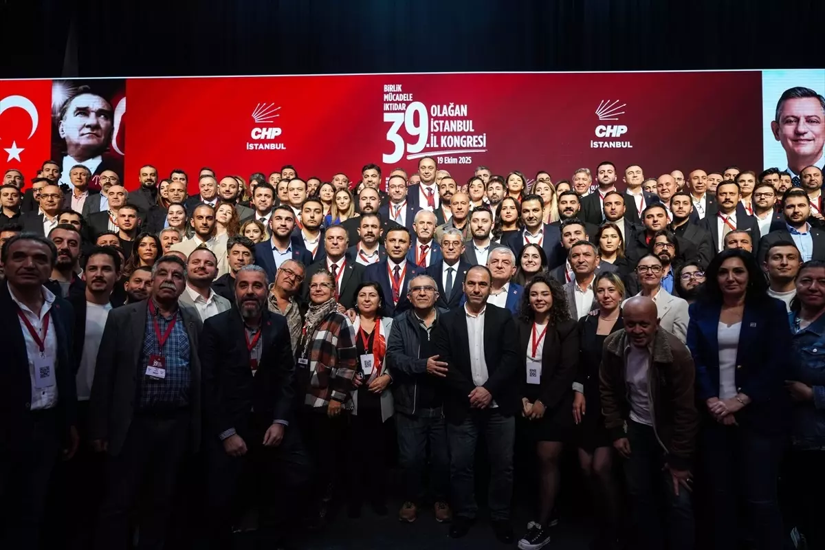 Özgür Çelik, CHP İstanbul İl Başkanlığına Yeniden Seçildi