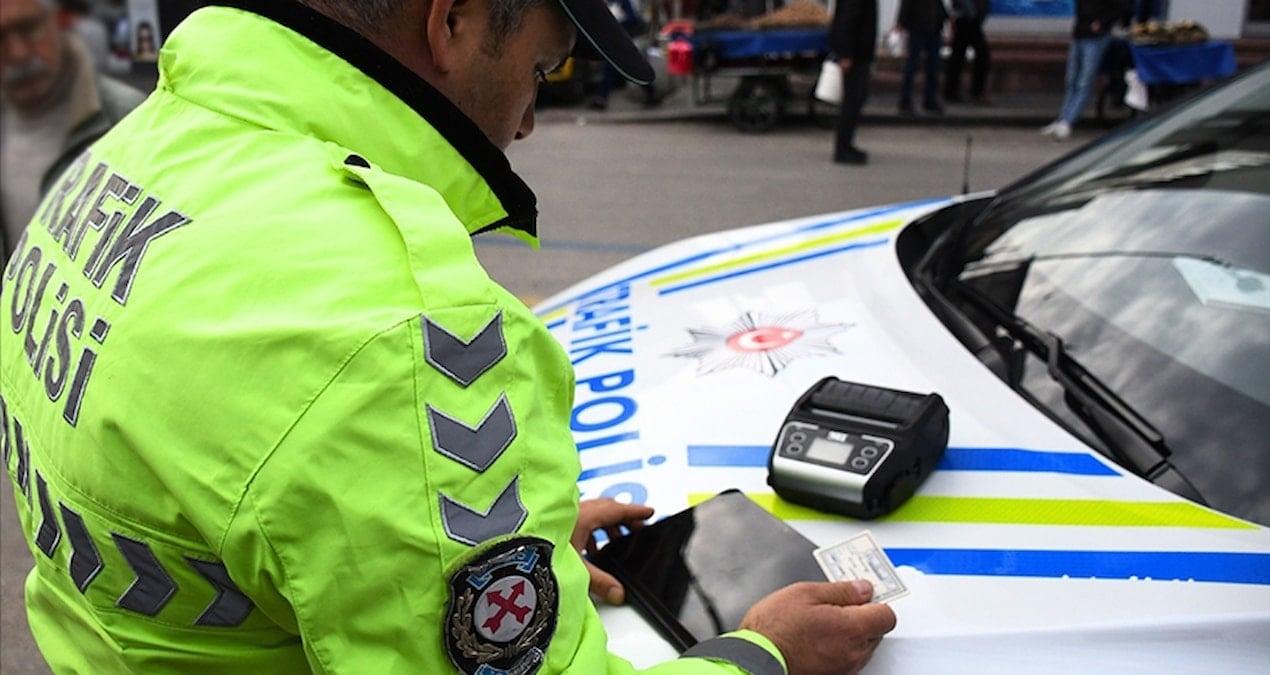 15 bin lira odemeden trafige cikan yandi hem para hem de trafikten men cezasi uygulanacak sym8DYje.jpg