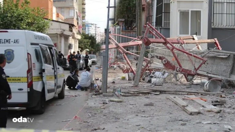 adanada korkunc olay insaat iskelesi yere cakildi bir isci hayatini kaybetti ZVYLbg1f.jpg