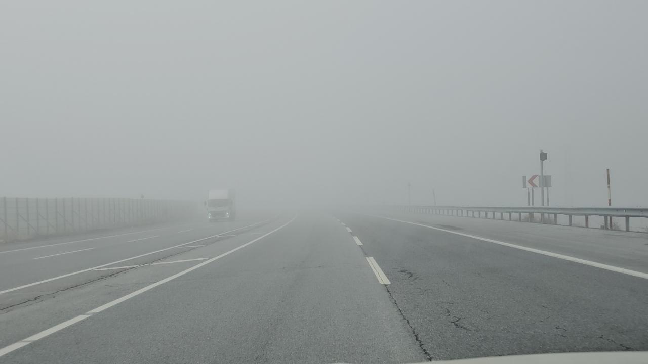 Bitlis’te yoğun sis etkili oldu: Görüş mesafesi sıfıra düştü