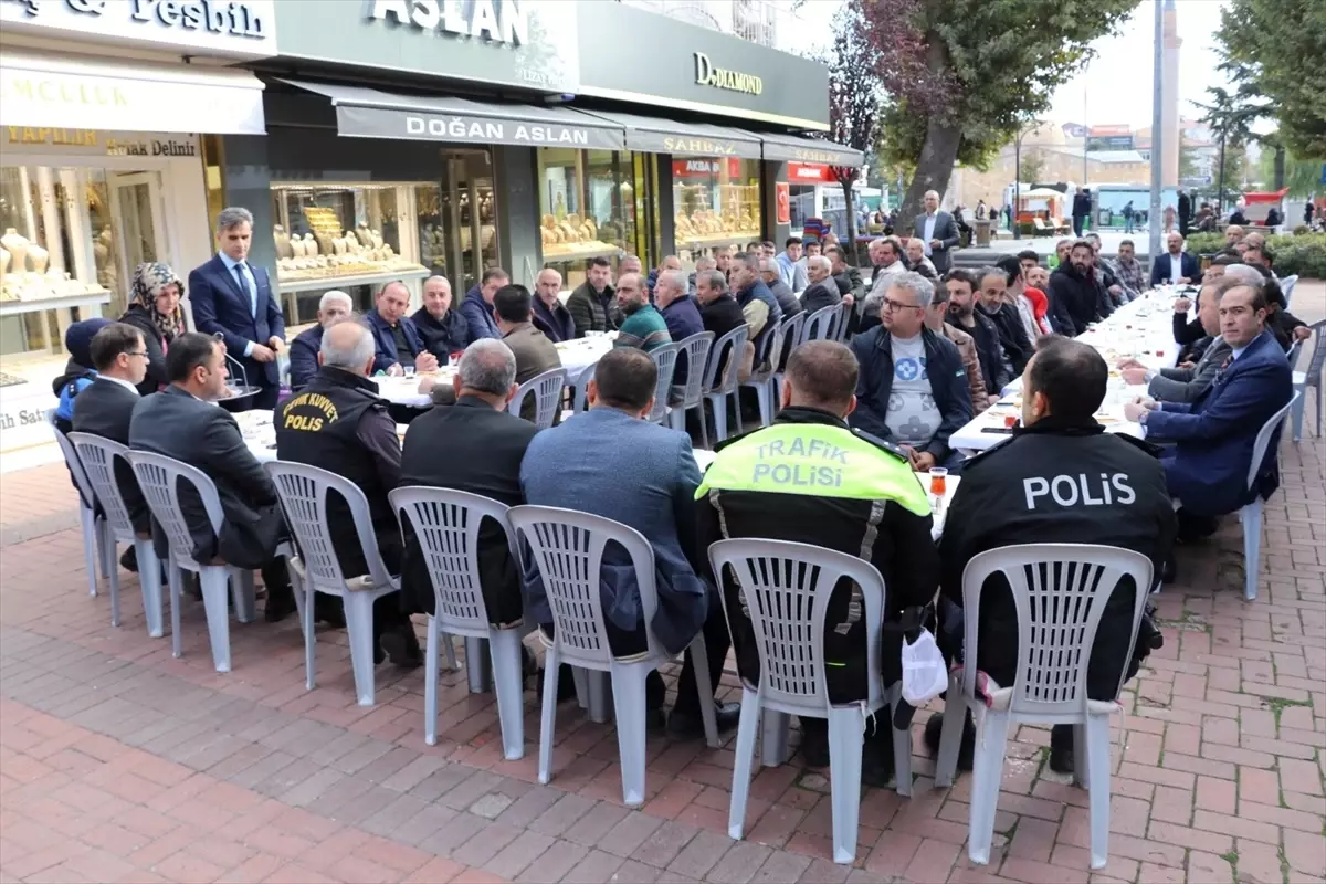 kirsehirde emniyet ve esnaf bulusmasi OOPAwmTq.jpg