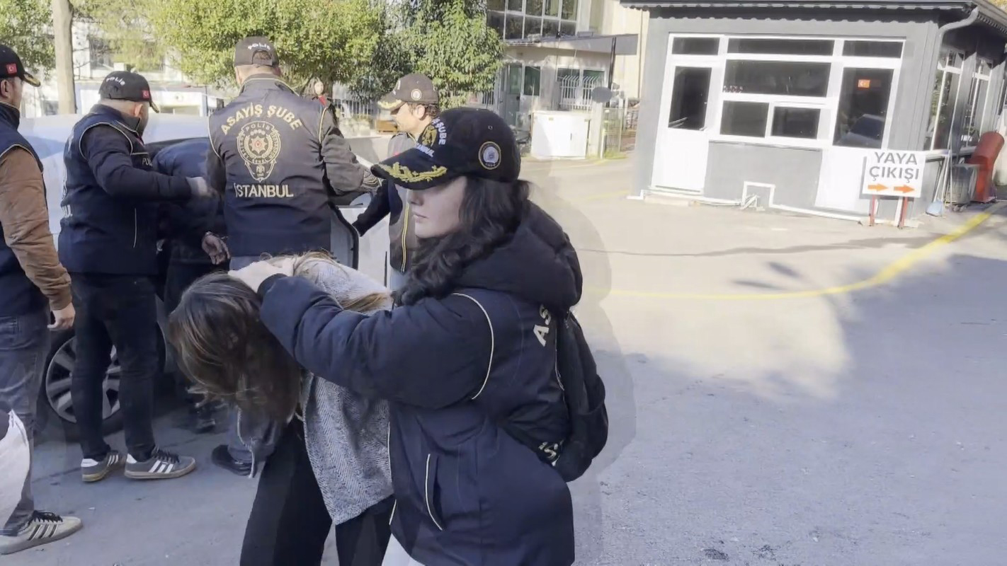 istanbulda-suc-orgutlerine-operasyon-iki-kadin-tetikci-de-yakalandi-mgLz4Df6.jpg