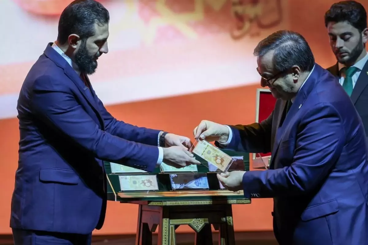 suriye-yeni-banknotlarini-tanitti-iki-sifir-atildi-uretime-vurgu-yapildi-1Y5E148v.jpg