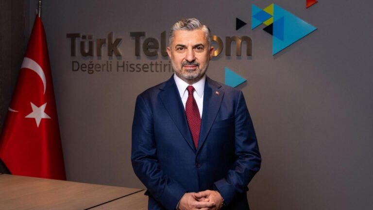 turk-telekom-ceosu-ebubekir-sahin-iletisimi-sinirlarin-otesine-tasiyoruz-GT8LrkLN.jpg