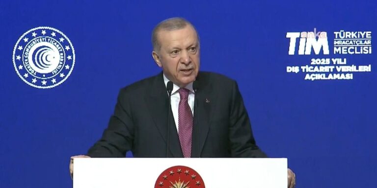 erdogan-ihracatta-rekor-kirdik-dedi-dunyaya-enflasyon-satiyoruz-diyen-tim-baskani-alkisladi-wchksOau.jpg