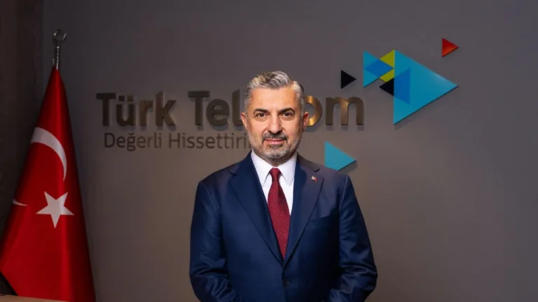 turk-telekom-ceosu-ebubekir-sahin-turkiyenin-dijital-gelecegini-guclu-fiber-altyapi-ve-5g-odakli-yerli-teknolojilerle-bugunden-insa-ediyoruz-ffXTZBM9.webp