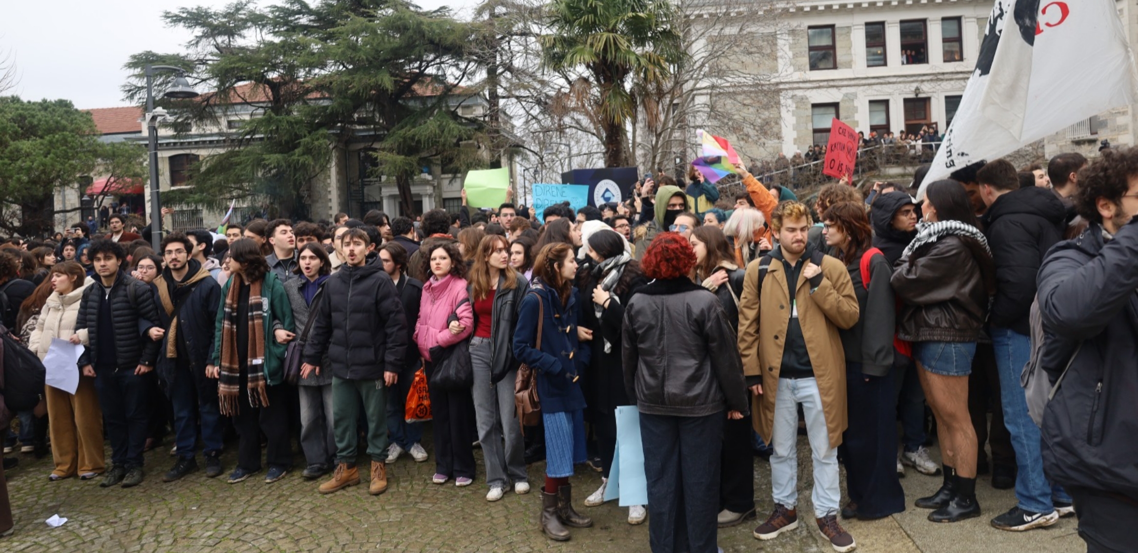 bogazici-universitesi-ogrencileri-eylemde-kayyimi-kabul-etmiyoruz-politika-haber-UjGYOurz.jpg