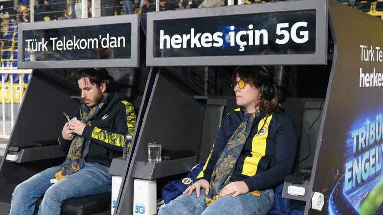 turk-telekomdan-dunyada-ilk-gorme-engelli-taraftarlar-icin-5g-destekli-tribun-7UDWCUTt.jpg
