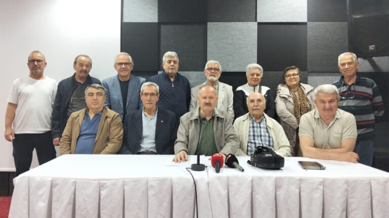 emekliler-bilecikten-sorunlarina-duyarsiz-kalan-iktidara-taleplerini-iletti-TCj8Xbl4