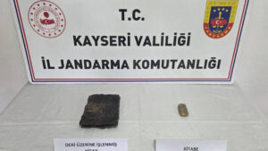 kayseride-tarihi-eser-operasyonu-el-yazmasi-kitap-ve-kitabe-ele-gecirildi-9FM1ea4d