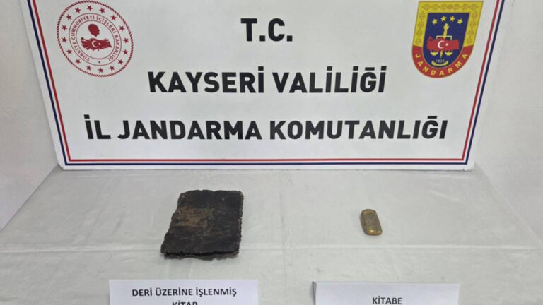 kayseride-tarihi-eser-operasyonu-el-yazmasi-kitap-ve-kitabe-ele-gecirildi-9FM1ea4d