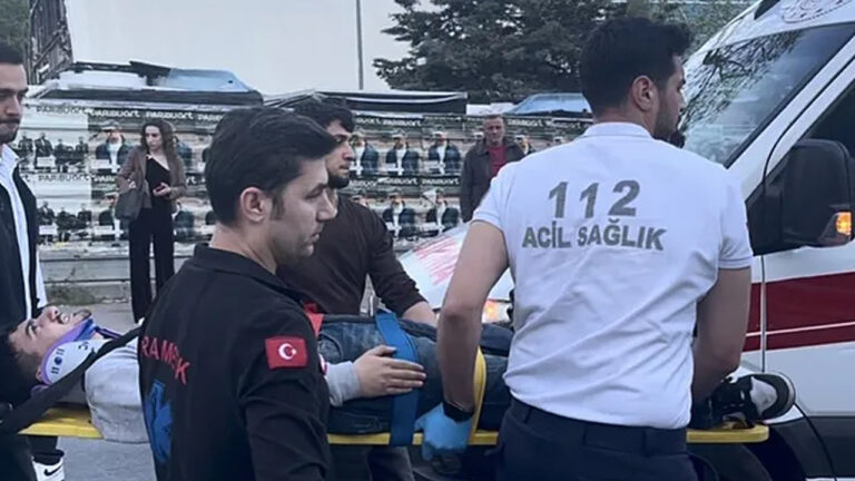 sislide-tesla-ile-motosiklet-carpisti-kaza-aninda-kahreden-ihmal-iPkOT3Km