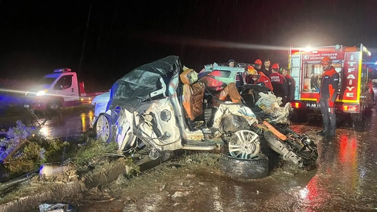 Uşak’ta Zincirleme Trafik Kazası: 4 Ölü, 17 Yaralı!