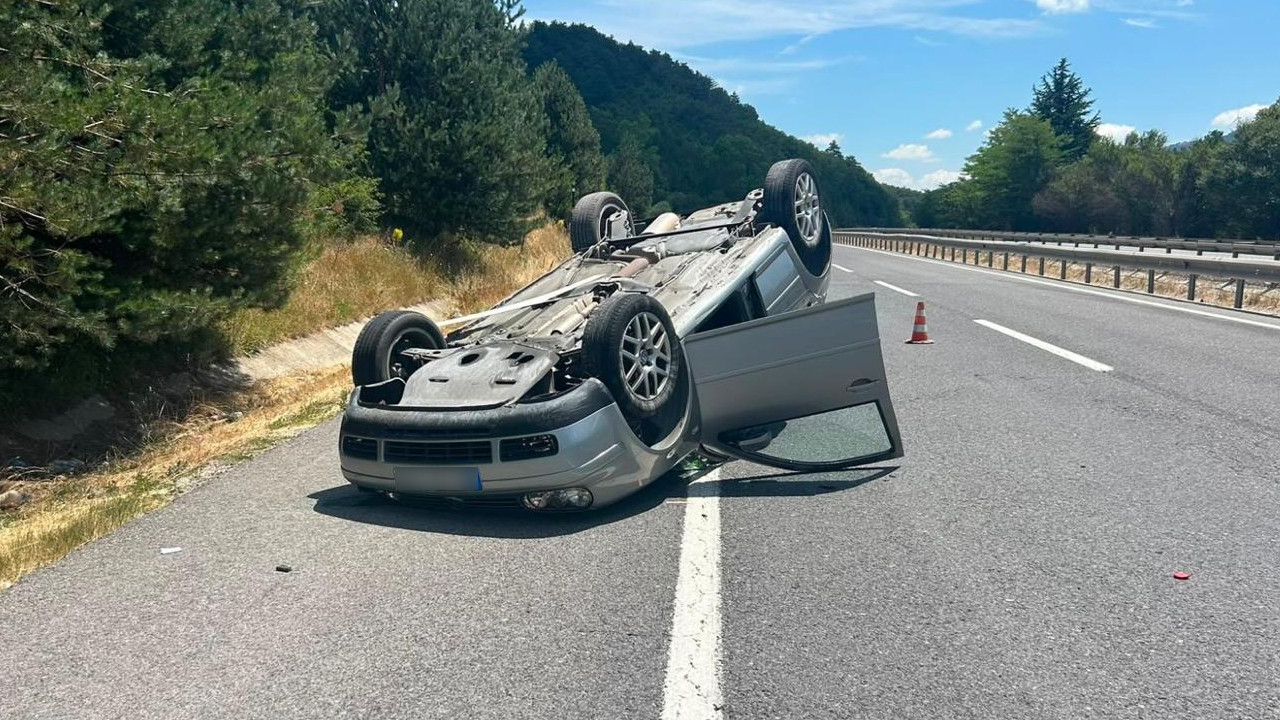 Kontrolden çıkan otomobil takla attı, 2 kişi yaralandı